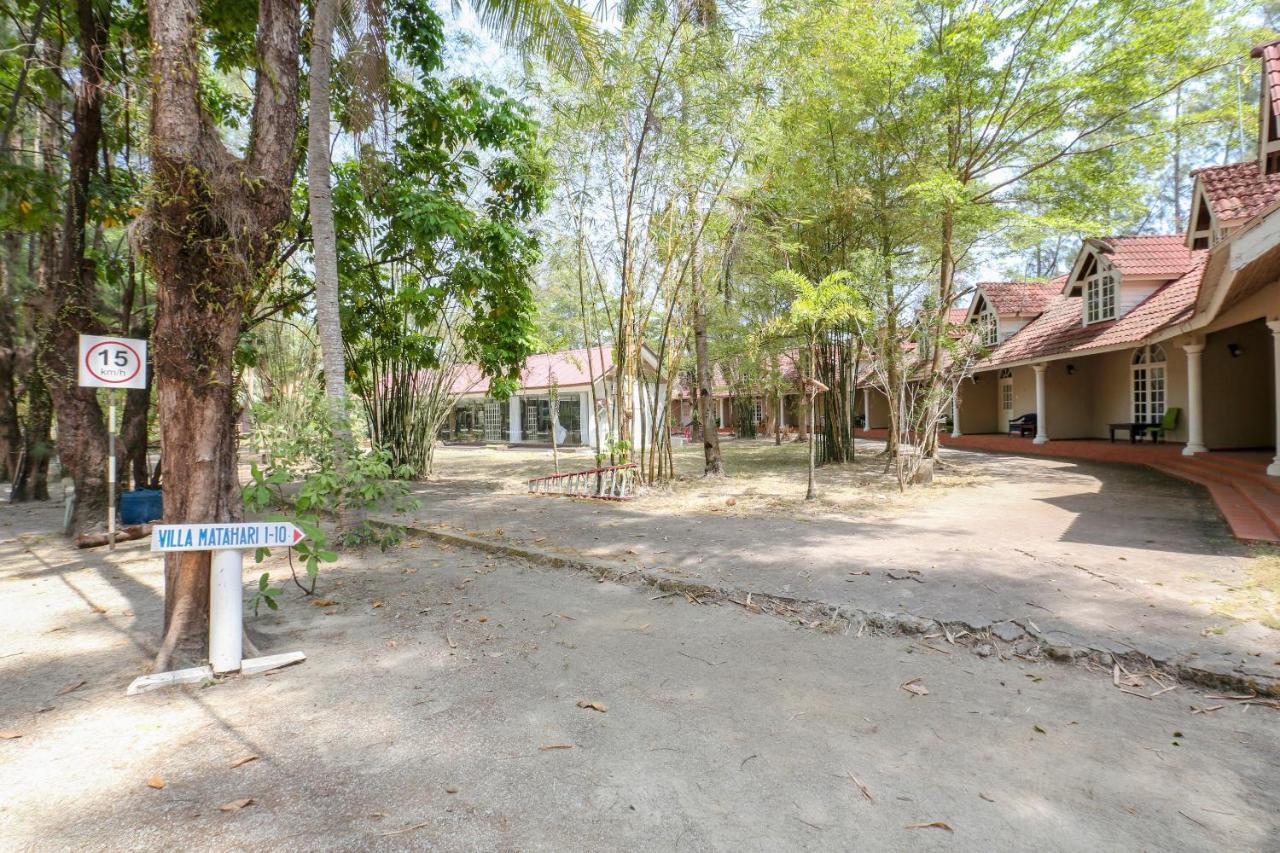 Villa Danialla Beach Resort Kampong Ayer Terjun Pinang Exteriér fotografie