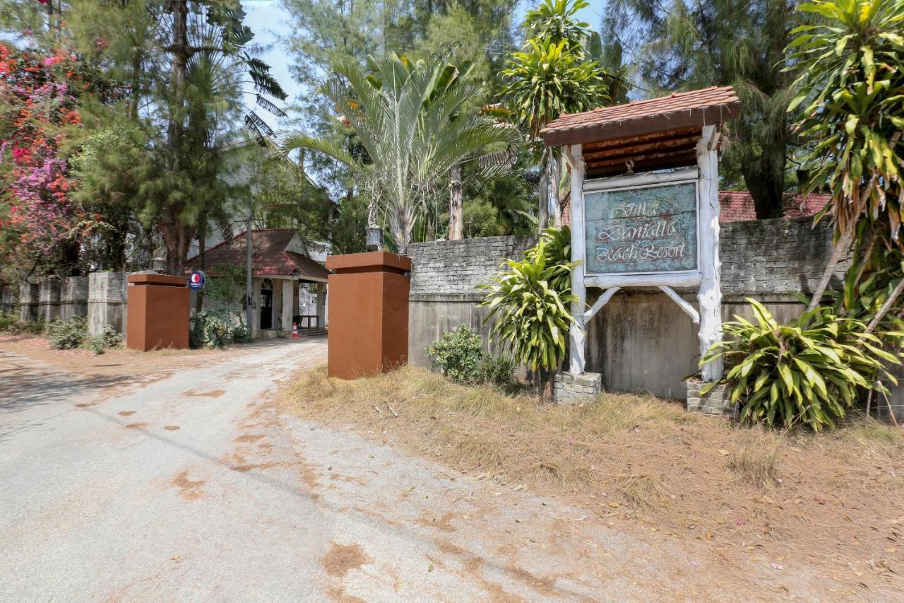 Villa Danialla Beach Resort Kampong Ayer Terjun Pinang Exteriér fotografie