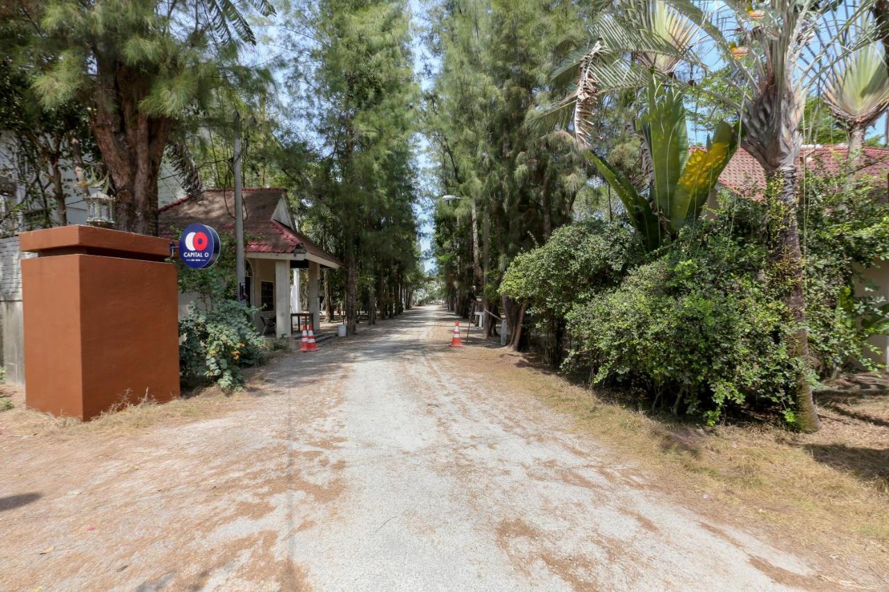 Villa Danialla Beach Resort Kampong Ayer Terjun Pinang Exteriér fotografie